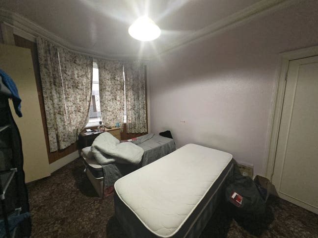 Double bed room available  Main Photo