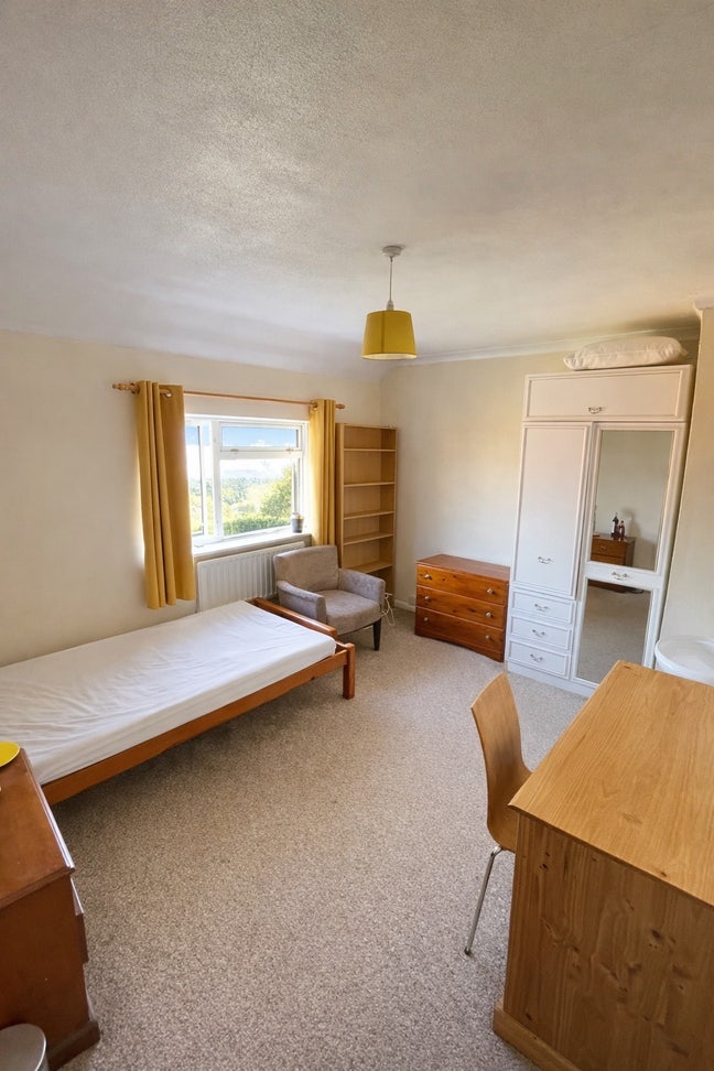 Minutes from Sussex Uni 3 Rooms Available  Main Photo