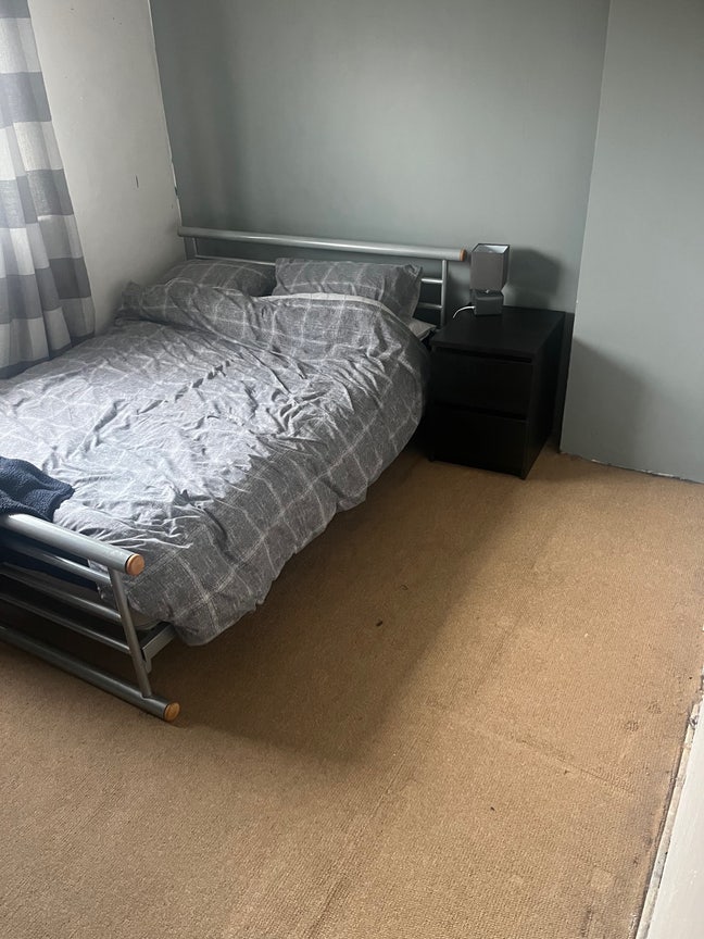 One double spacious  bedroom  Main Photo