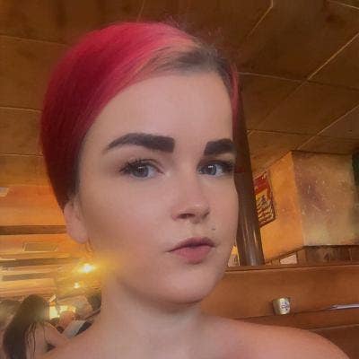 Professional Female seeking clean, quiet room Main Photo