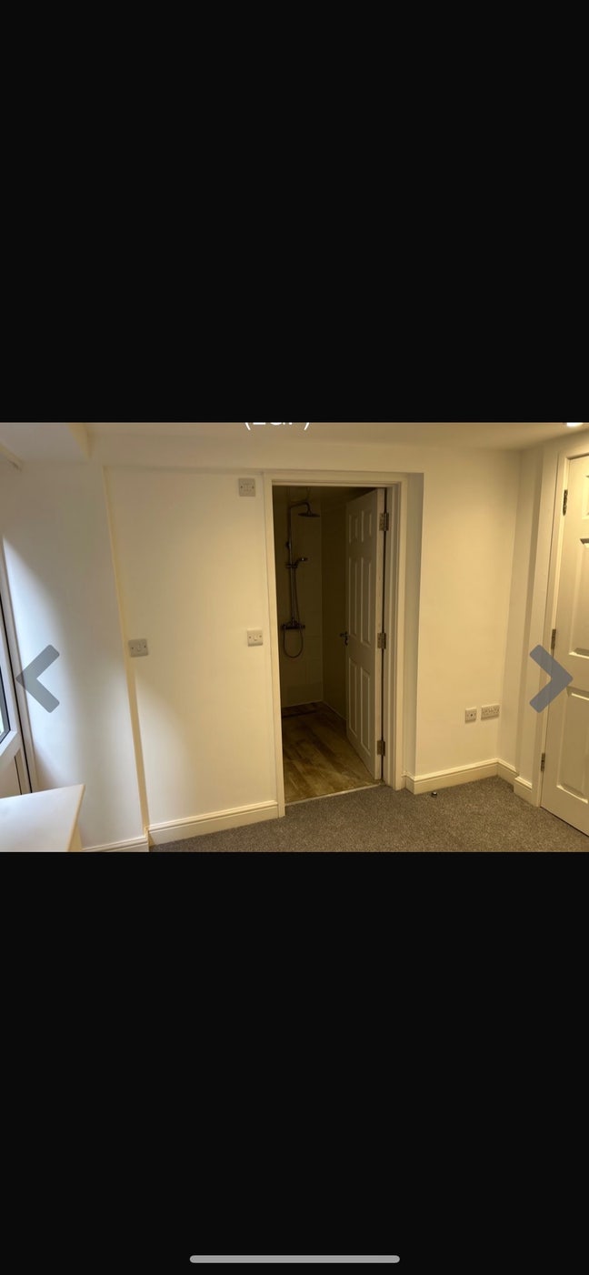 1 bedroom with attached bathroom Main Photo