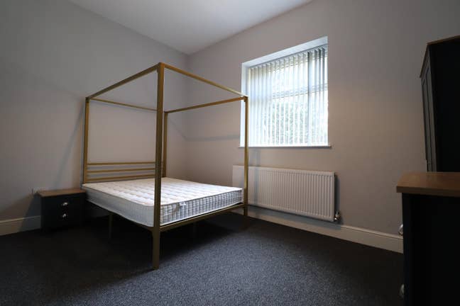 Beautiful 10 Bed House - All  En Suites - CH43! Main Photo