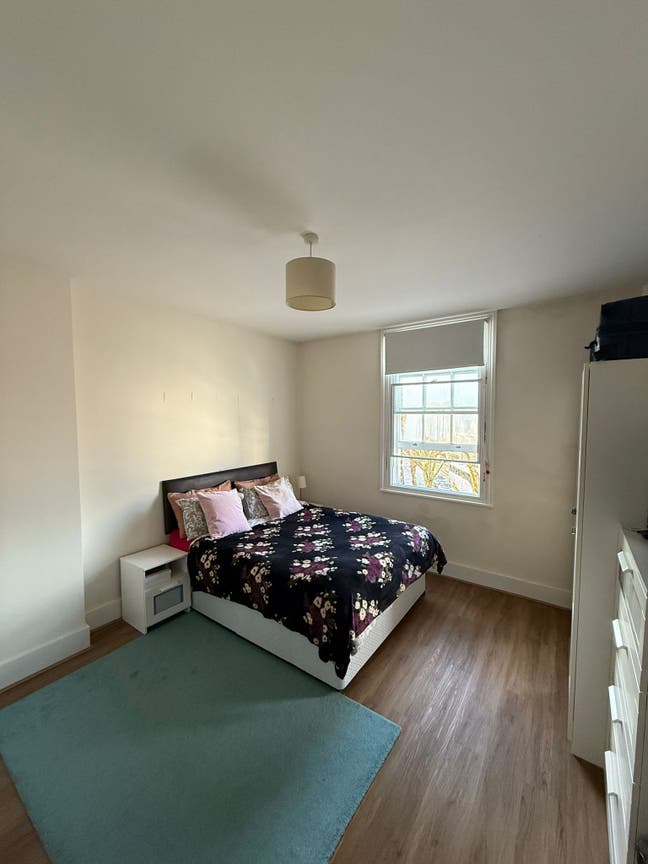Two rooms available in very bright flat  Main Photo