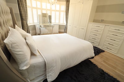 Beautiful House +Garden-8 Min Walk from Station Main Photo
