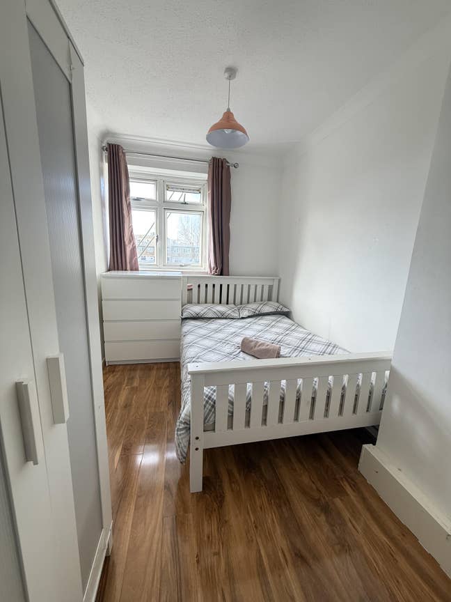 Small Double Close To Stepney Grn Stn Bills Inc Main Photo