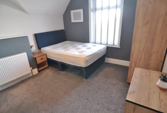 Double En-suite Room – New Kitchen – Large Kitchen Main Photo