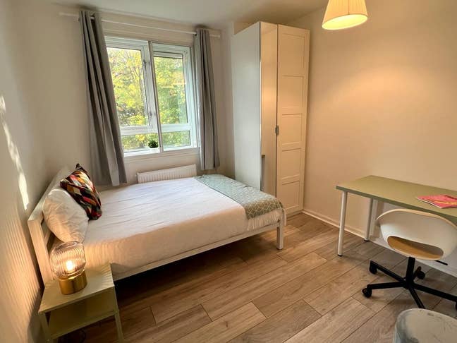 Inc All Bills 3 Double Rooms 2 Baths near LBS  Main Photo