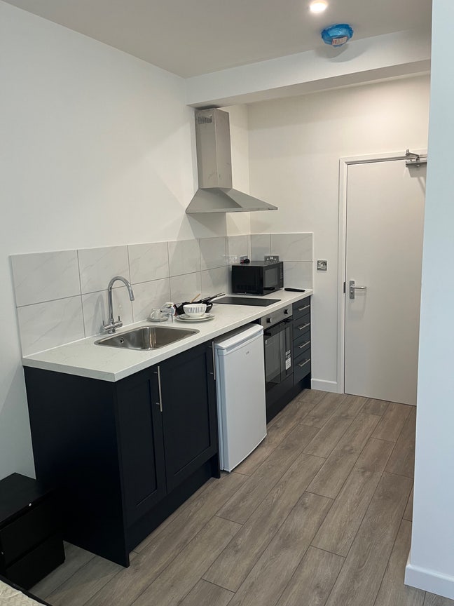 Self-Contained Studio Room Bristol Road. Main Photo