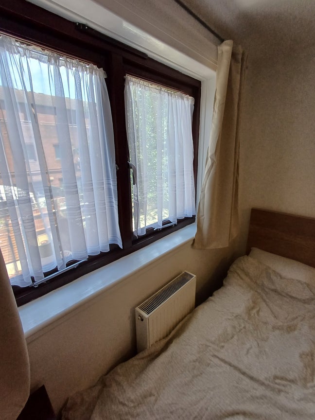 Large Double in newly rennovated garden flat Main Photo