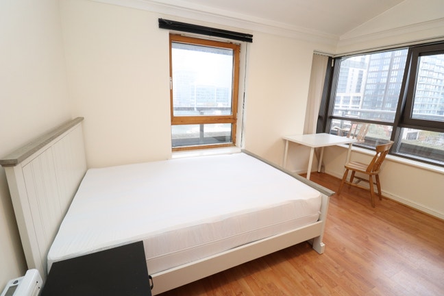 Live Where You Work🌿Ensuite+2 Doubles 4min to DLR Main Photo