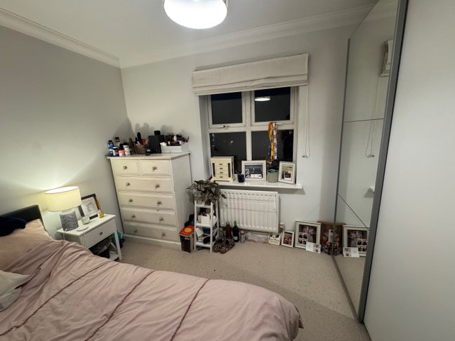 Small double room available Main Photo