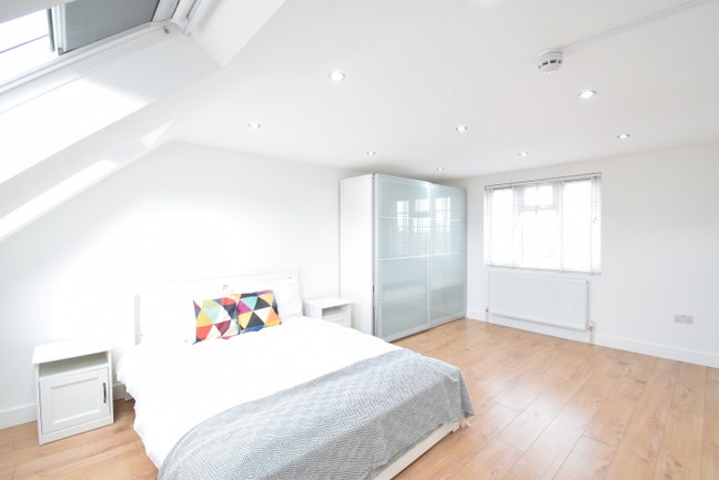 Double en suite / Central Line Main Photo