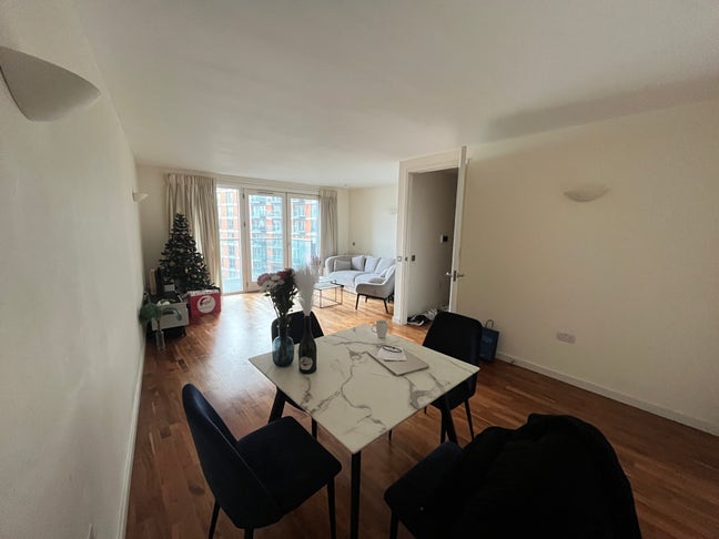 2 bed, 2 bath apartment in Canary Wharf Main Photo