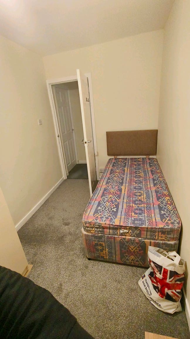 Single room is available  Main Photo