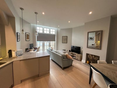 Double Room in modern apartment in Barnes  Main Photo