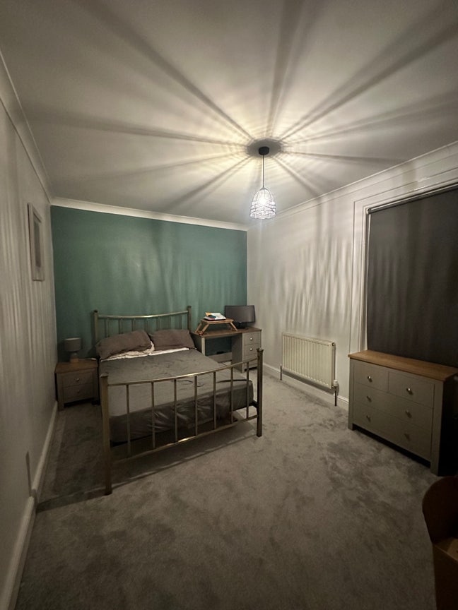 Large Double Room in Laira Main Photo