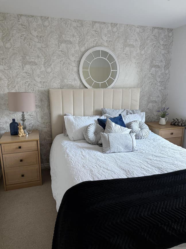 Room and en-suite, parking, near town and train  Main Photo