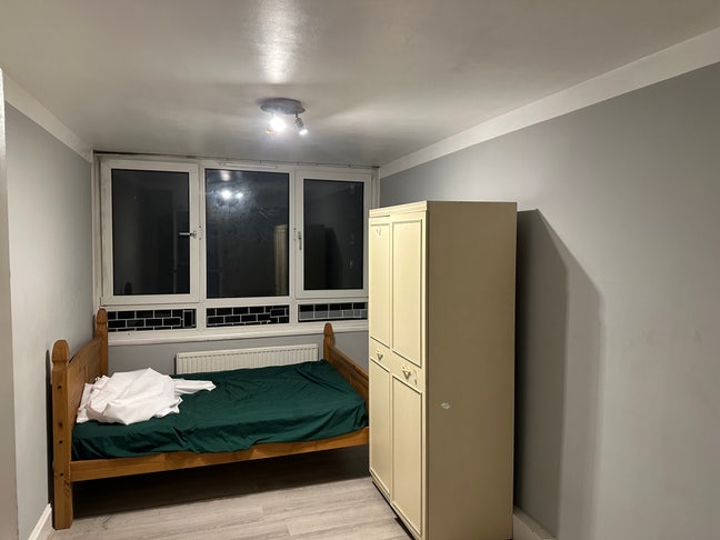 Double room for rent in Woolwich next to the train Main Photo