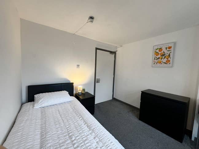 Single Room Available Move In Same Week! Main Photo