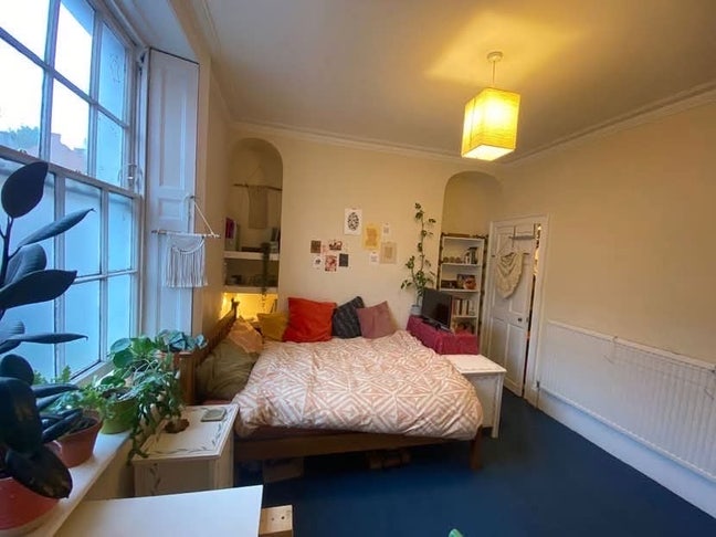 Sunny double room in friendly house,  bills inc. Main Photo