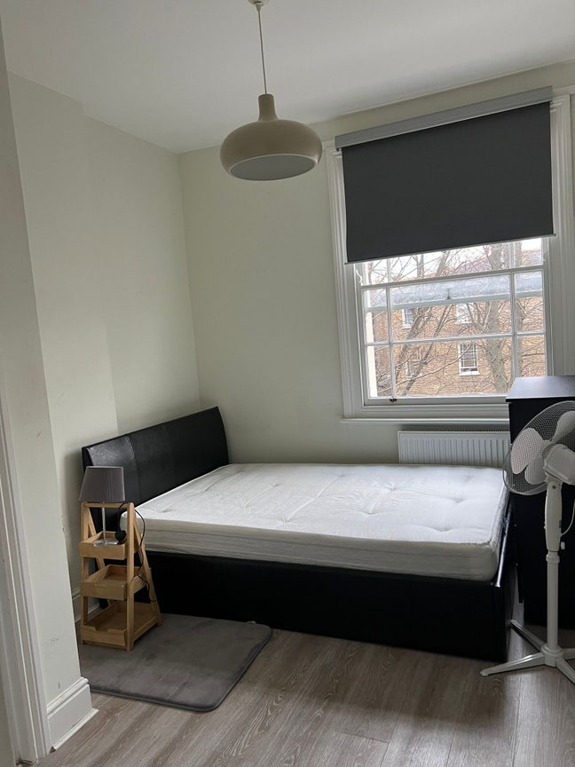 A Room Available in 2 bedroom flat &pound;850/ month  Main Photo