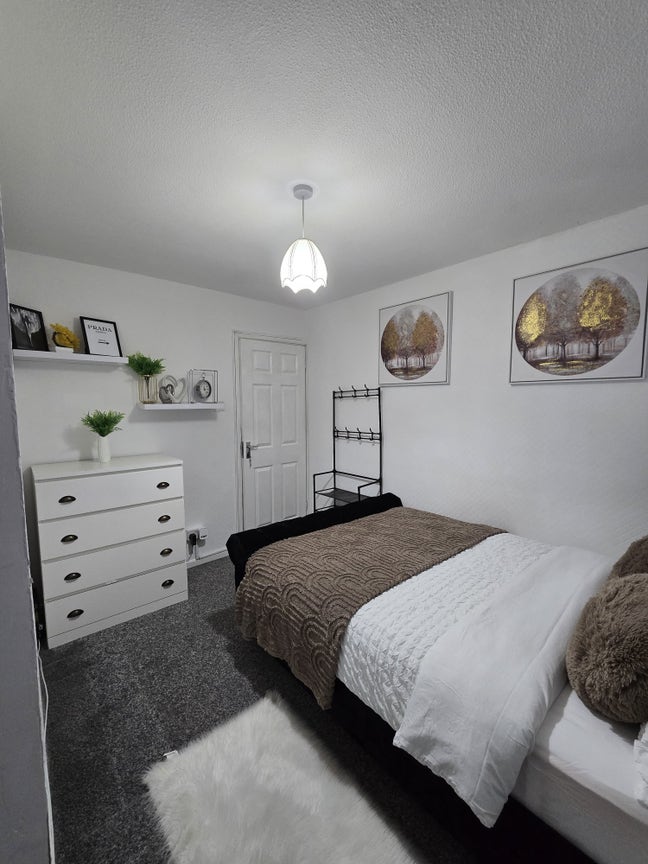 Double Furnished room. All bills included Main Photo