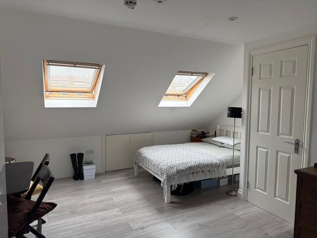 Huge Studio Next to Clapham North Main Photo