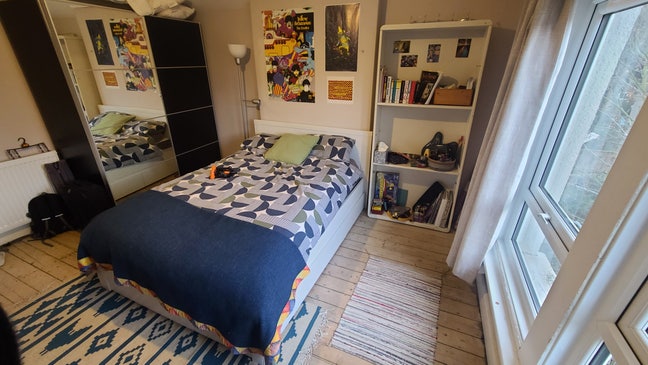 Stunning Large Room in Big Period House Main Photo