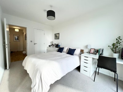 Double en-suite in 2 bed 2 bathroom - furnished Main Photo