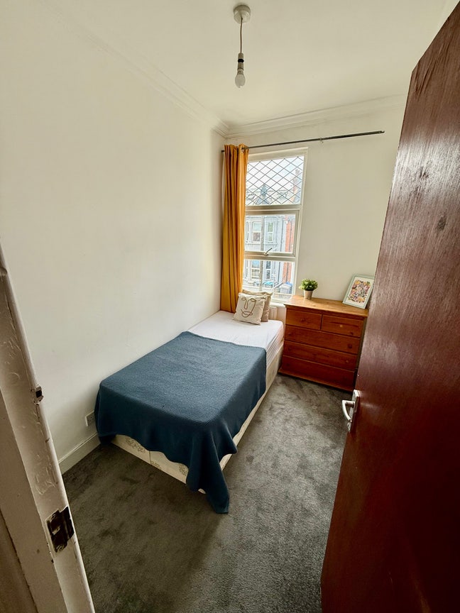 *Cheap and Cozy Single Room in a Great Location Main Photo