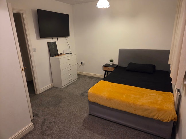 Beautiful Master Bedroom in a Warm, Friendly Home  Main Photo