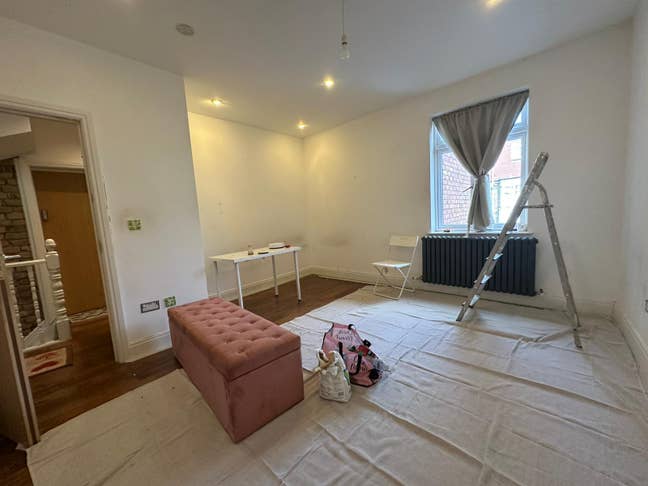 Bright Room in Spacious 6-Bed Flat with Garden  Main Photo