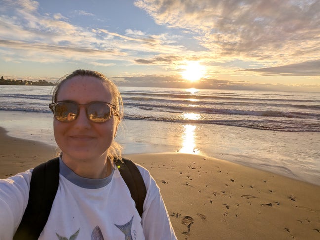 I am a professional female aged 29. I am look... Main Photo