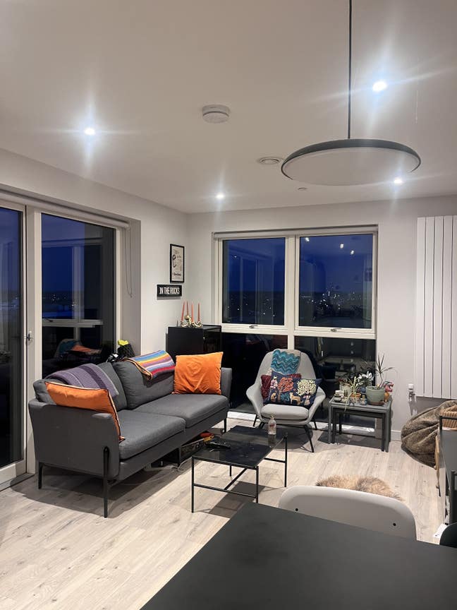 Double with own bathroom - balcony, gym & pool!  Main Photo