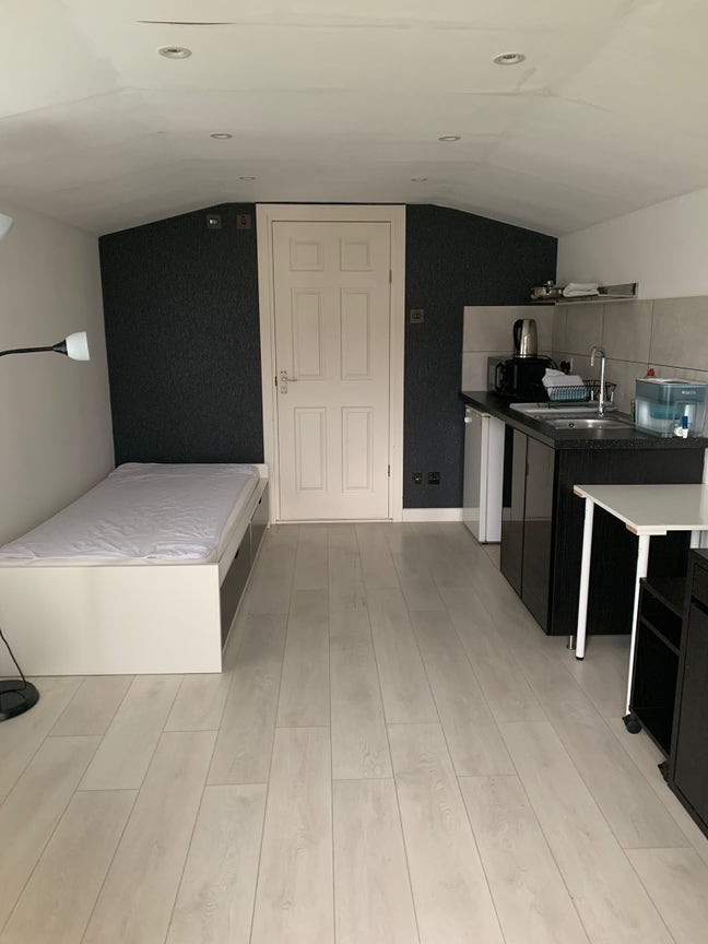 Room available in Guildford GU2 area Main Photo