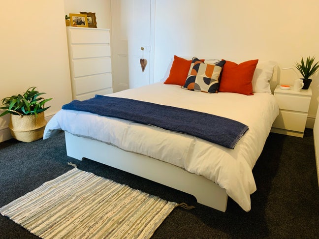 All male house share - perfect location!!  Main Photo