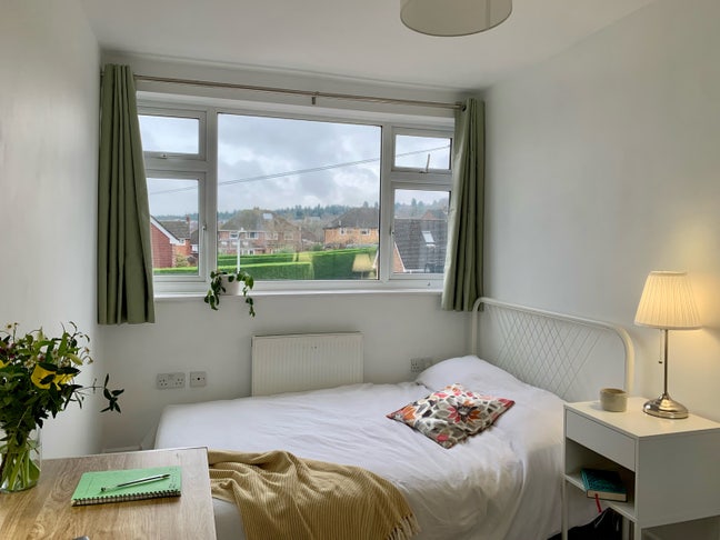 Double room in quiet neighbourhood Main Photo