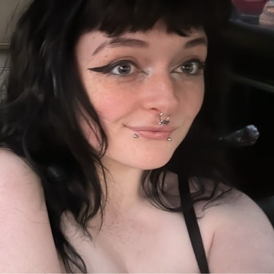 Female looking for a spare room Main Photo