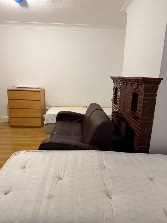 Large double room for rent. Main Photo