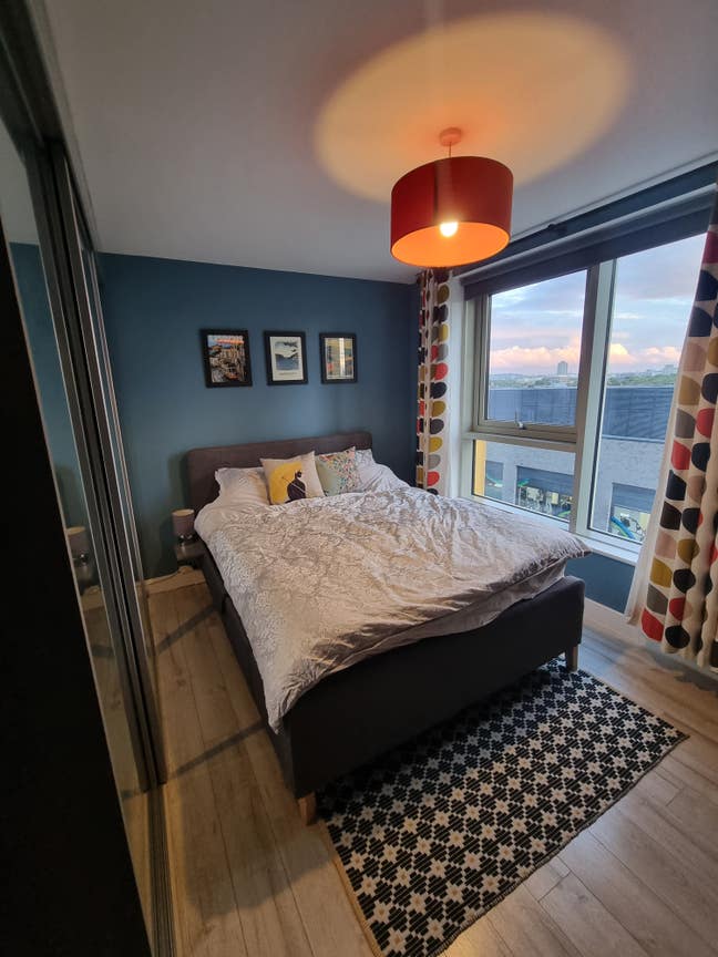 Double room in modern flat – &pound;1,300 all bills incl Main Photo