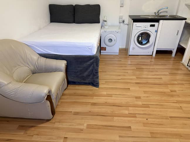 One spacious studio Main Photo