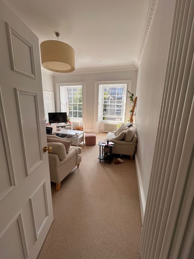 En suit double room in spacious New Town flat! Main Photo