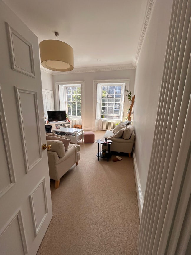 En suit double room in spacious New Town flat! Main Photo