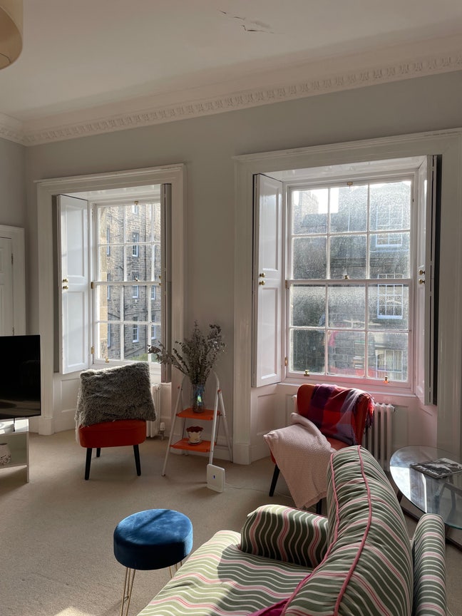 En suit double room in spacious New Town flat! Main Photo