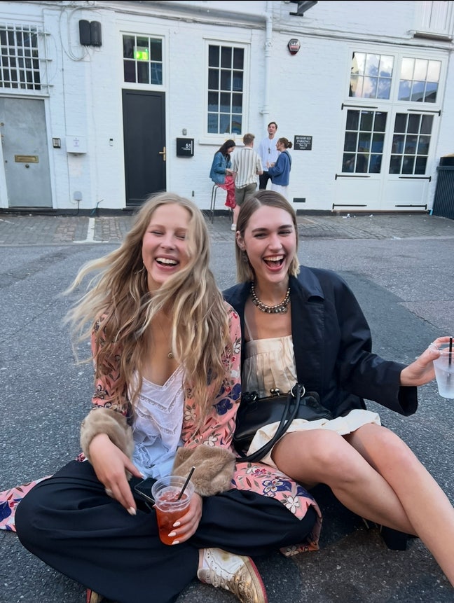 Professional Female seeks a double room Main Photo