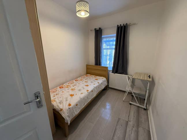 Spacious Single Room Main Photo