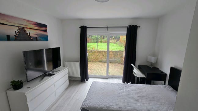 Ensuite Room Main Photo