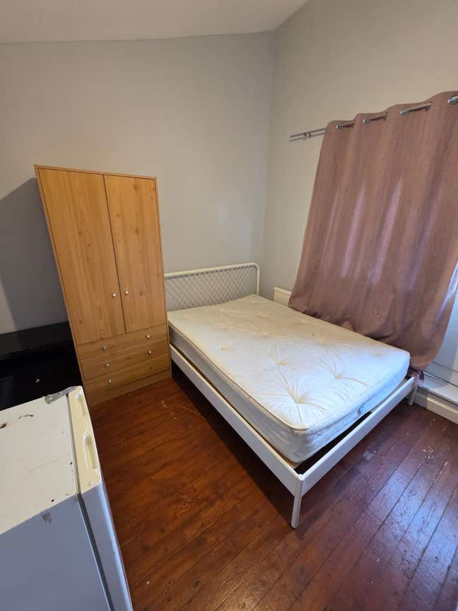 Large double room for rent. Main Photo
