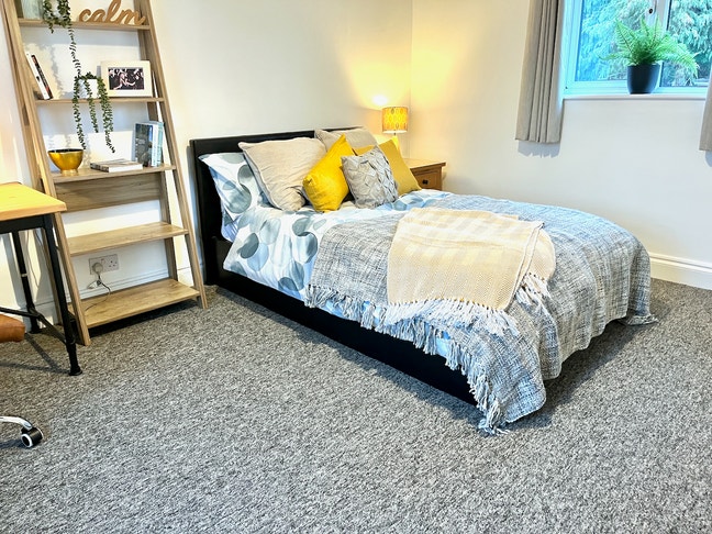 😊 En Suite in Friendly Houseshare w.Parking 🌿 Main Photo