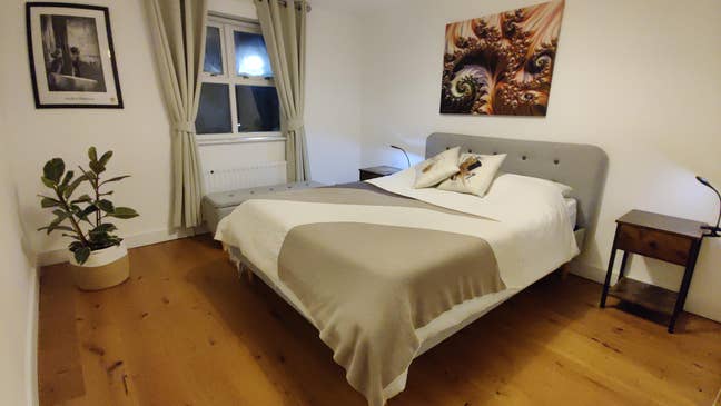 Zone 2 large bedroom in a 2 bed house with garden Main Photo